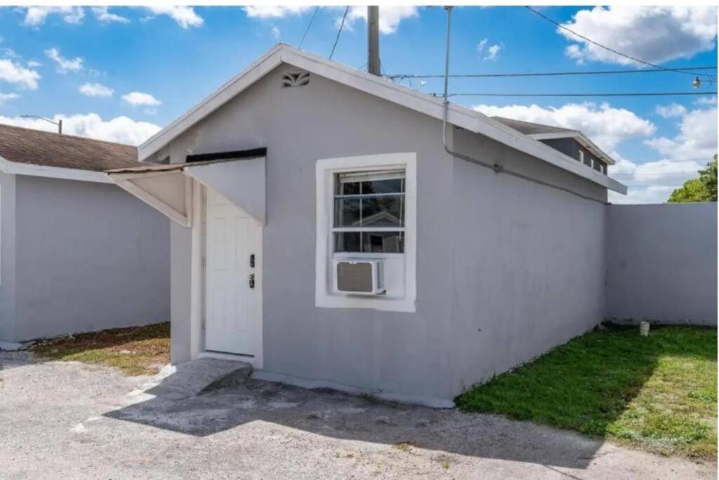 Inviting Oasis - Cozy, Spotless, And Comfortable Room Pahokee Exterior photo